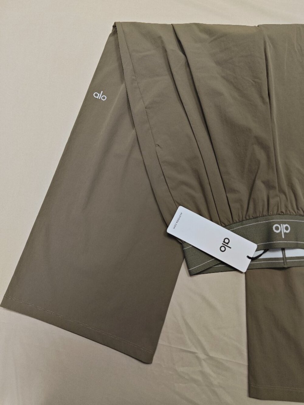 NWT Olive🎄 ALO Yoga Suit Up Pants XXS | Relaxed Fit | Versatile trousers - Picture 6 of 8